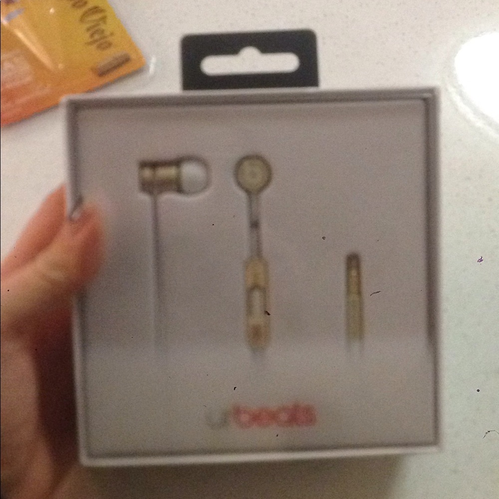 Beats earphones in box